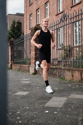 2025-06-09_Ingrid-Zasa_Clifton-10-Hoka_XEWF8799